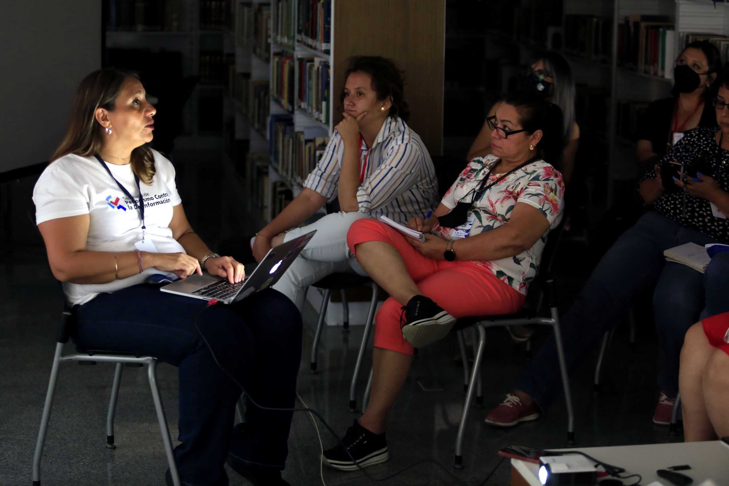 Seminario de Periodismo Contra la Desinformación 2022 15 D2 5 scaled