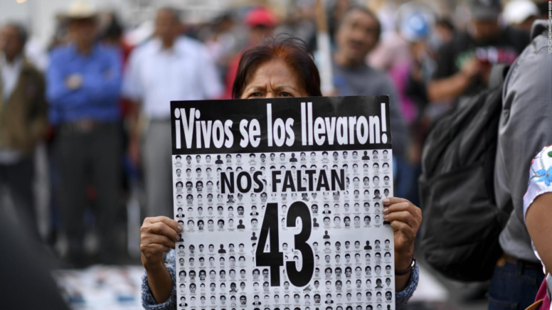 4° año de AMLO: Lo cierto, falso y engañoso de su discurso en el Zócalo 11 ayotzinapa-protesta
