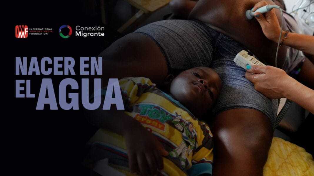 Una mujer migrante embarazada recibe atención médica en Partería y Medicina Ancestrales, organización civil en Tijuana que ayuda a nacer a hijos de migrantes. Foto: Alicia Fernández.