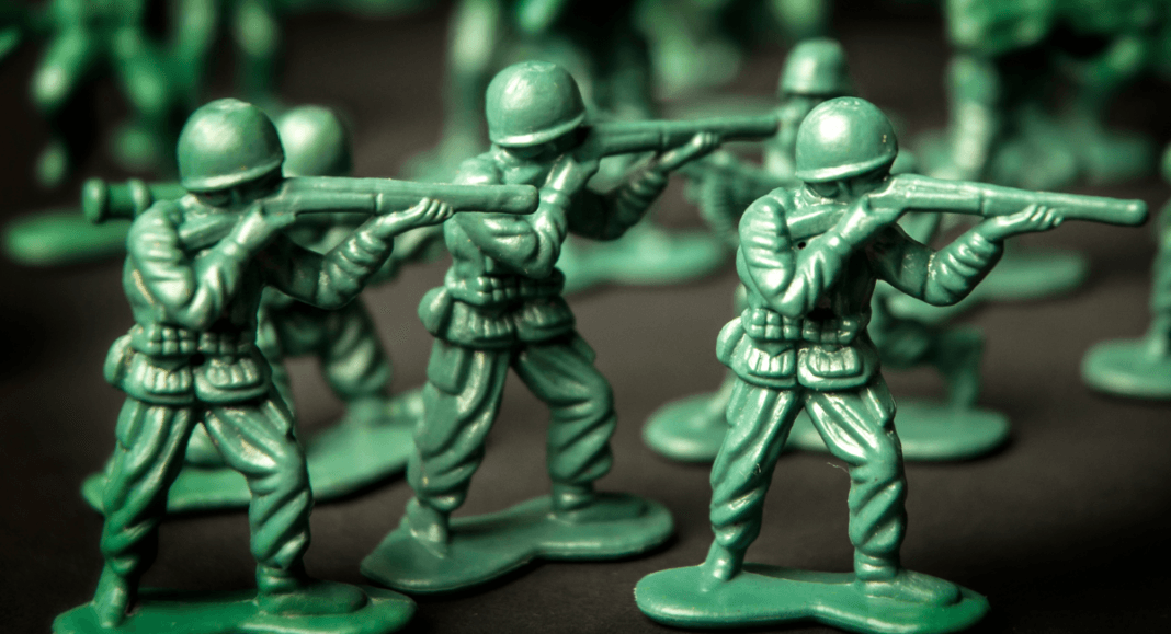 el uso del ejercito para resolver todos los conflictos solo acarrea más problemas