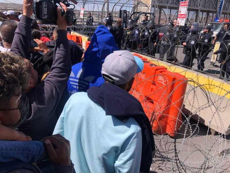 “A ellos no les vamos a abrir…” ¿Qué pasó la noche del incendio en la estancia migratoria en Ciudad Juárez? 13 Foto 13