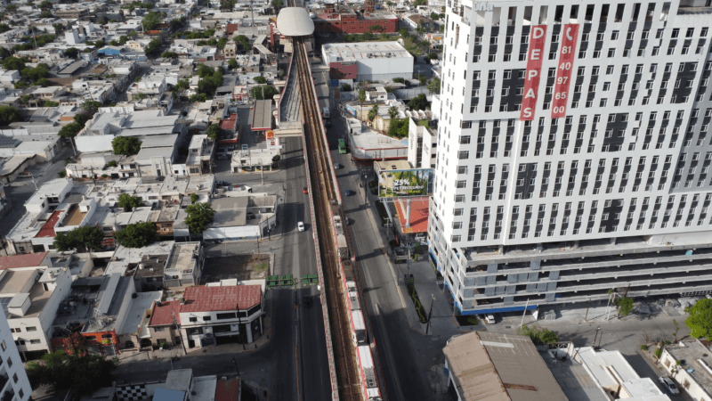 el principal impulsor del Desarrollo Orientado al Transporte (DOT) en Monterrey, 10 años después, el urbanista Gabriel Todd, dijo que esta figura debe cambiar, pues se ha utilizado de una manera distinta a como fue concebida, con costos excesivos en la vivienda y como una herramienta de especulación.