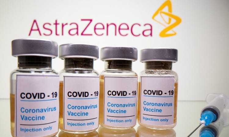 Circulan posteos que aseguran que el laboratorio AstraZeneca “admitió que su vacuna contra la COVID-19 puede causar un efecto secundario mortal”, en referencia al síndrome de trombosis