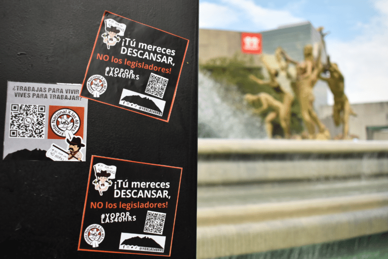 Personas manifestandose por la reducción de la jornada de trabajo