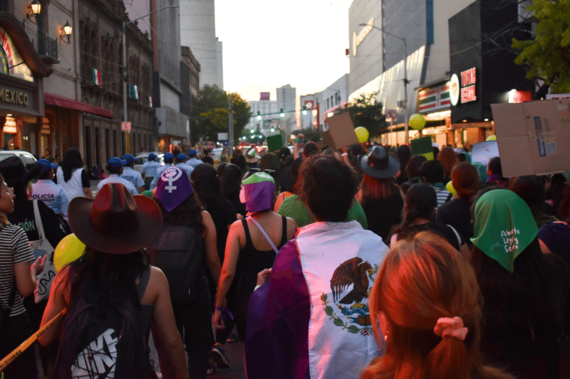 mujeres se manifiestan a favor del aborto