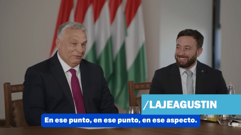 Agustín Laje con Víktor Orbán en mayo de 2025 (captura de pantalla del video)