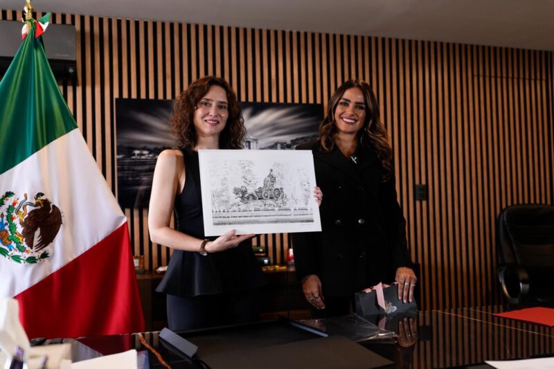 Imagen real del encuentro entre Isabel Díaz Ayuso y Alessandra Rojo de la Vega