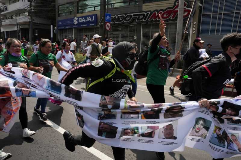 FIFA y Mundial 2026: polémicas y controversias en las sedes 6 Familiares de desaparecidos protestan en el Mundial 2026 en Mexico